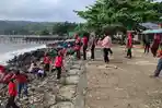 Aksi-bersih-bersih-sampah-di-Pantai-Timur-Pangandaran-2692025.jpg