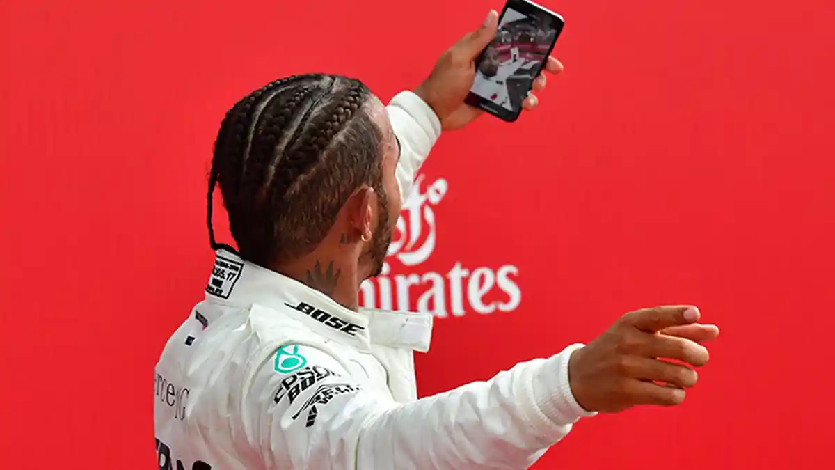Dewi Fortuna Bersama Hamilton, Dari Posisi ke-14 Jadi Jawara Balapan GP Formula 1 Jerman - lewis-hamilton-bermula-dari-start-14_20180724_120124.jpg