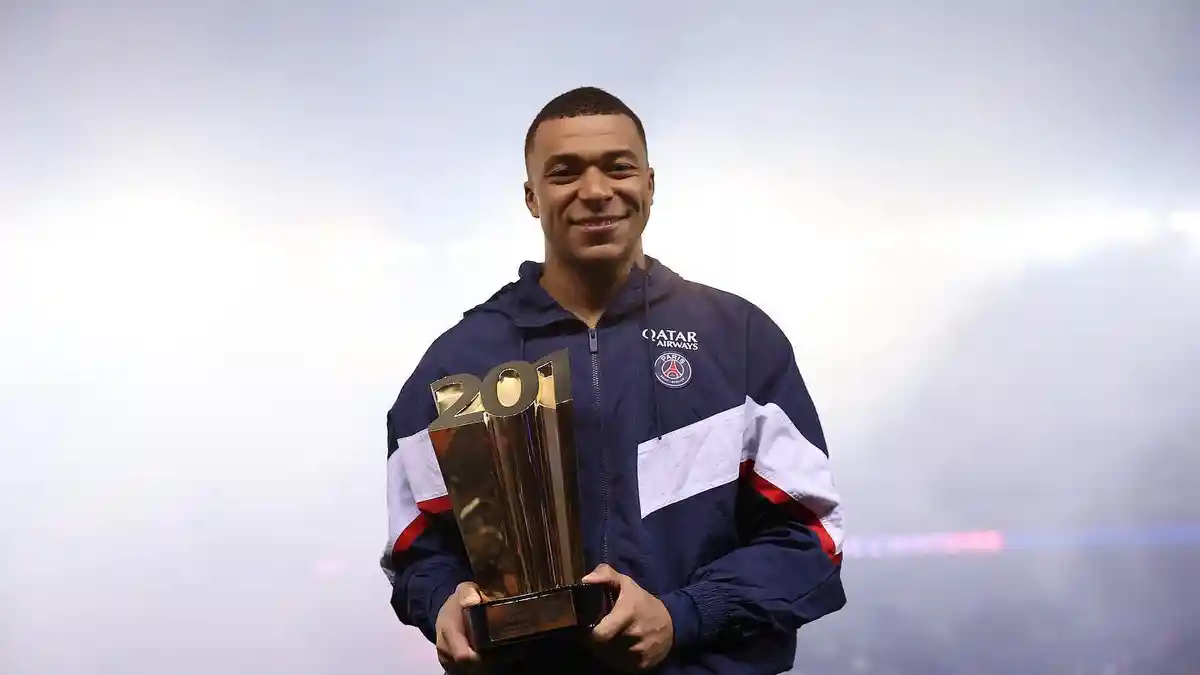 Makin Dewasa, Kylian Mbappe Akui Cristiano Ronaldo dan Lionel Messi Sama Bagusnya