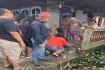 Detik-detik-Penangkapan-Wanita-di-Palembang-Tikam-Kerabat-Hingga-Usus-Terburai-Sempat-Cuci-Kaki-Ibu.jpg