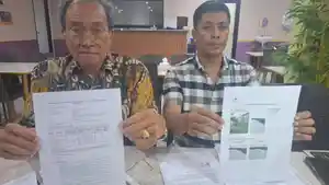 Tim-Legal-Casbar-Mulyanto-Wijaya-kiri-didampingi-Humas-Casbar.jpg
