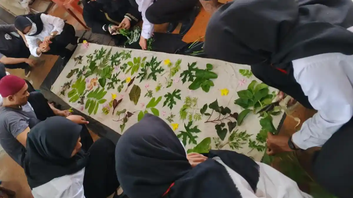 Warga Binaan Lapas Cilacap Belajar Membuat Ecoprint, Manfaatkan Daun dan Bunga