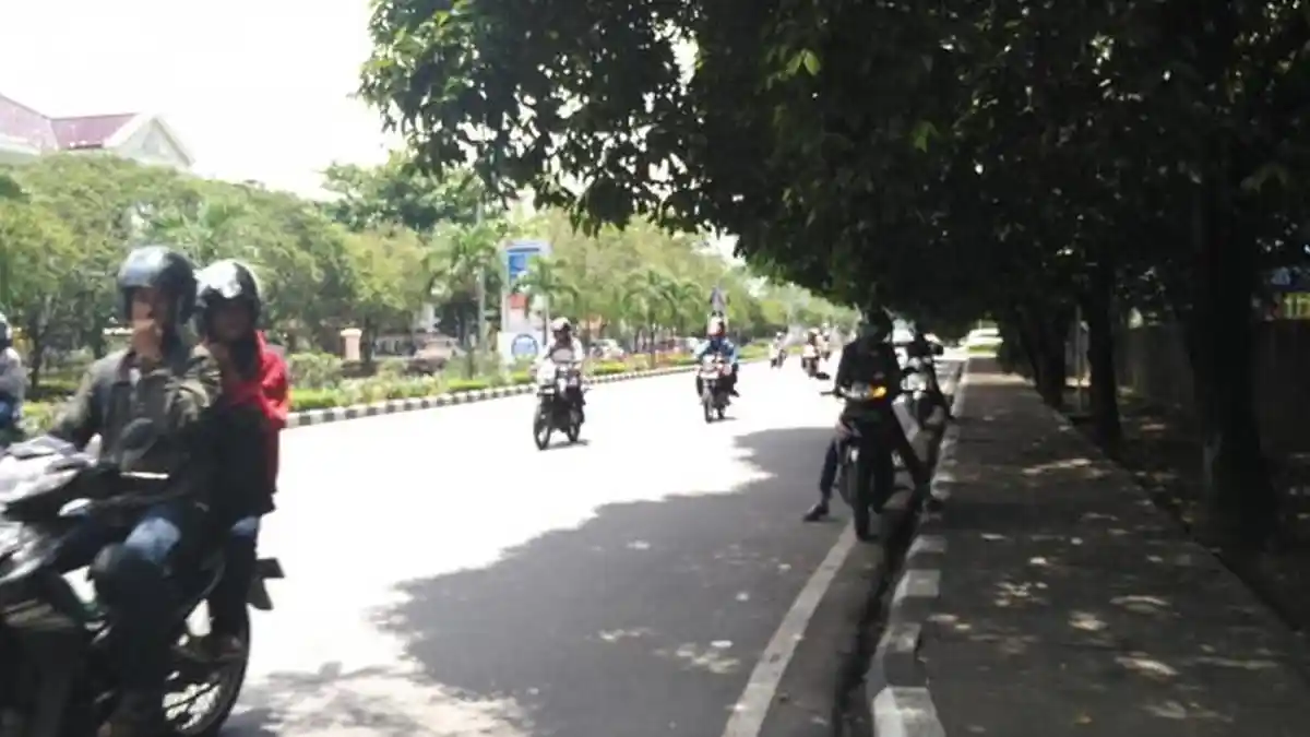 Trik Menghidupkan Motor Injeksi yang Mogok Kehabisan Bensin