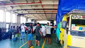 Kondisi-Muatan-dan-penumpang-Naikliu-dan-Teluk-Gurita-yang-menggunakan-transportasi-alternatif.jpg