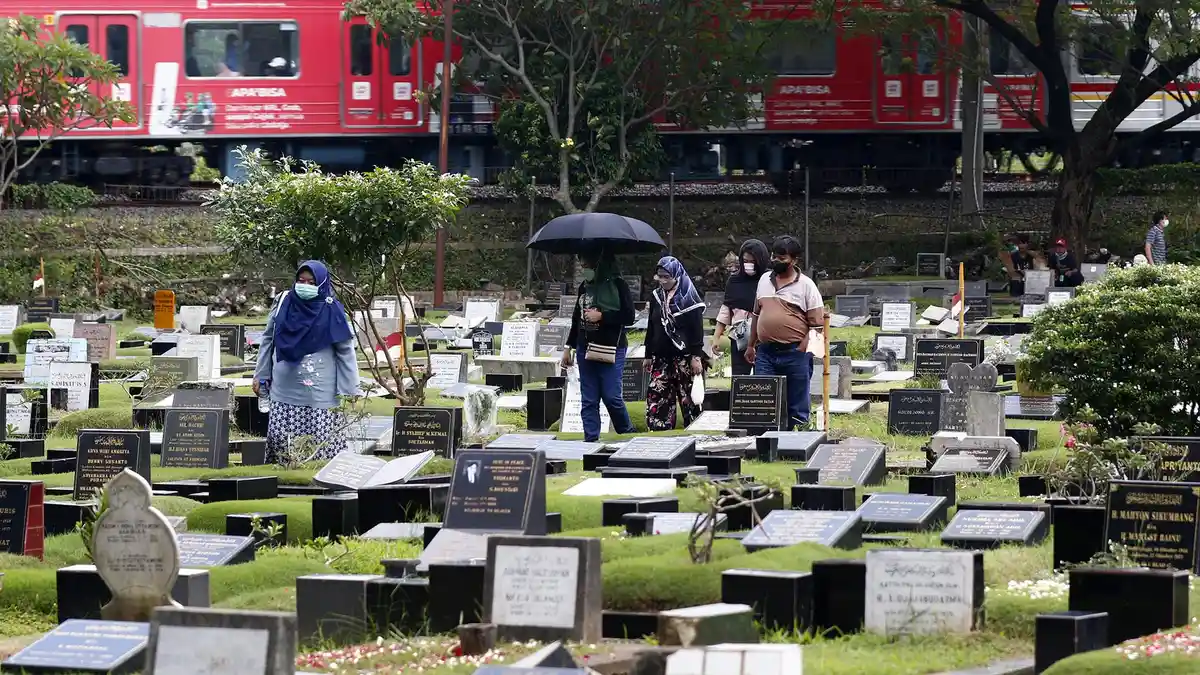 Bacaan Doa Ziarah Kubur, Simak Adab Ziarah Kubur yang Benar Berikut Ini