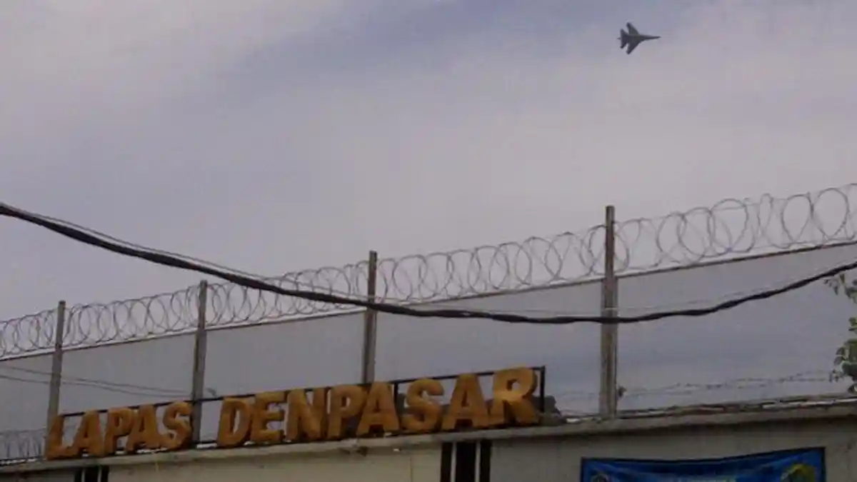 Manuver Sukhoi di Atas Lapas Kerobokan Jadi Pusat Perhatian