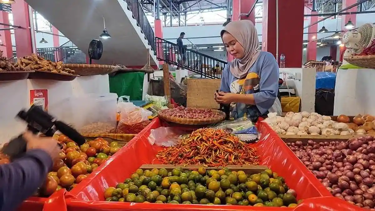 Stok Kurang, Harga Cabai Rawit Tembus Rp 125 Ribu per Kilogram di Pasar Bersehati Manado 