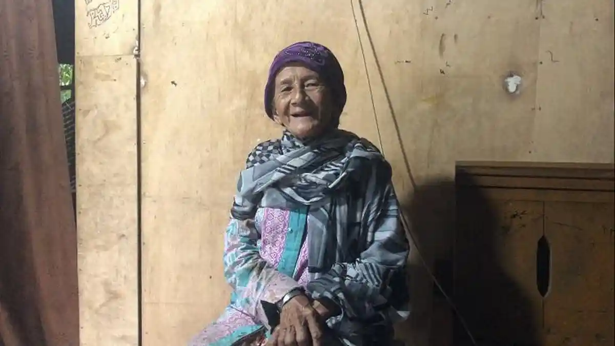 Bantuan Gempa Belum Cair, Warga Mamuju Masih Pakai Terpal Jadi Dinding Rumah