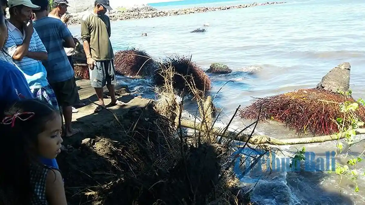 Lindayani Kaget Tengkorak Kepala Manusia Muncul dari Tumpukan Pasir