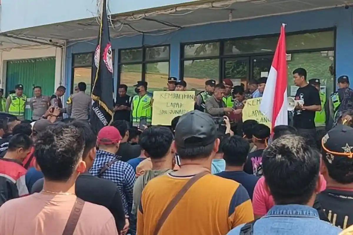PEDAGANG Pasar Induk Jakabaring Palembang Aksi Damai di Depan Kantor PT SSA, Berikut Ini Tuntutannya