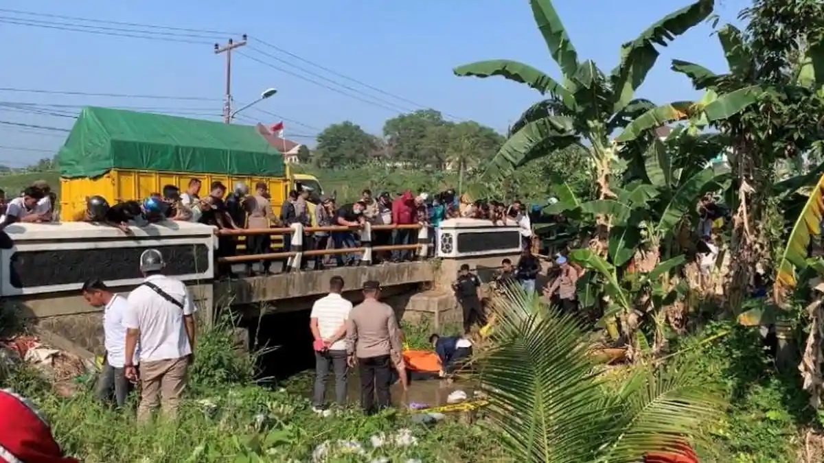 Jasad Anonim di Bawah Jembatan Dekat Pemkab Pesawaran Dibawa ke RS Bhayangkara