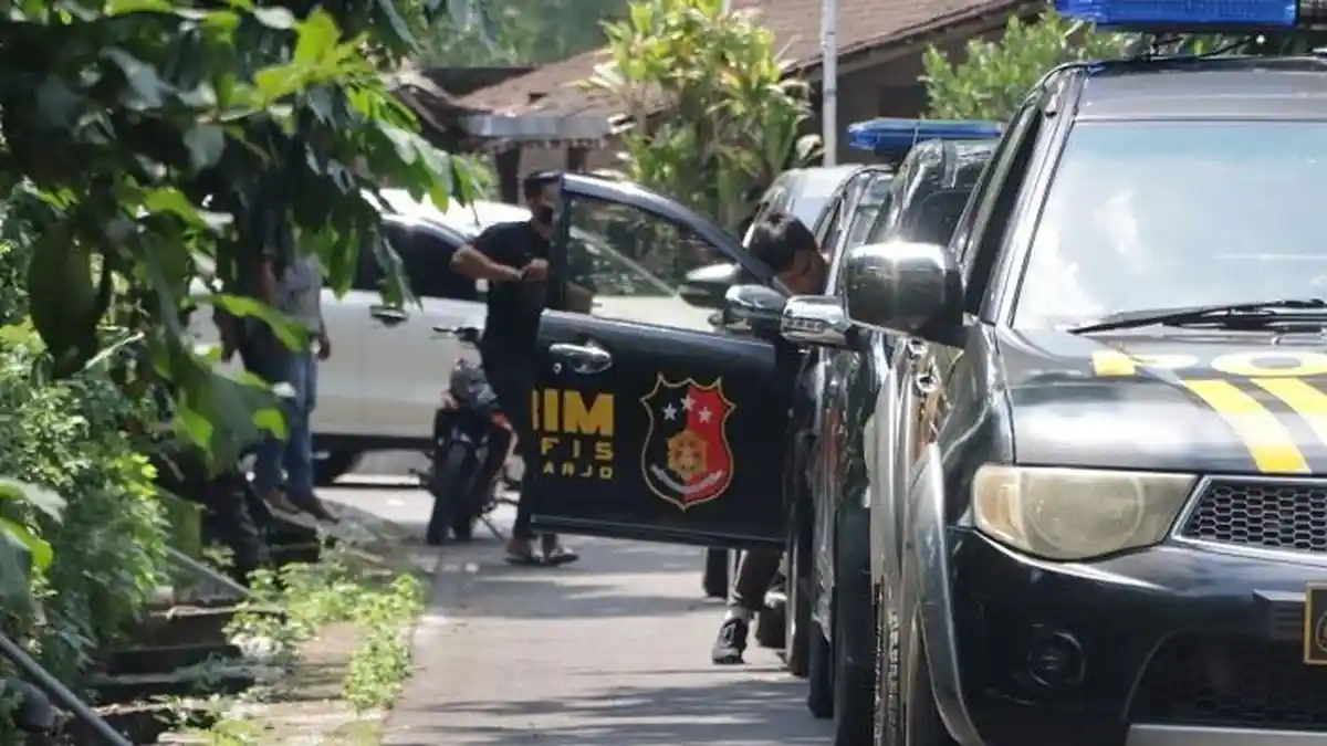 Densus 88 Antiteror Kukut Penjual Susu Kedelai di Sukoharjo, Amankan Busur dan Anak Panah