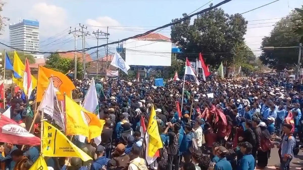 Ribuan Mahasiswa Demo di Gedung DPRD Lampung, Kawal Putusan MK hingga Tuntut Bubarkan DPR