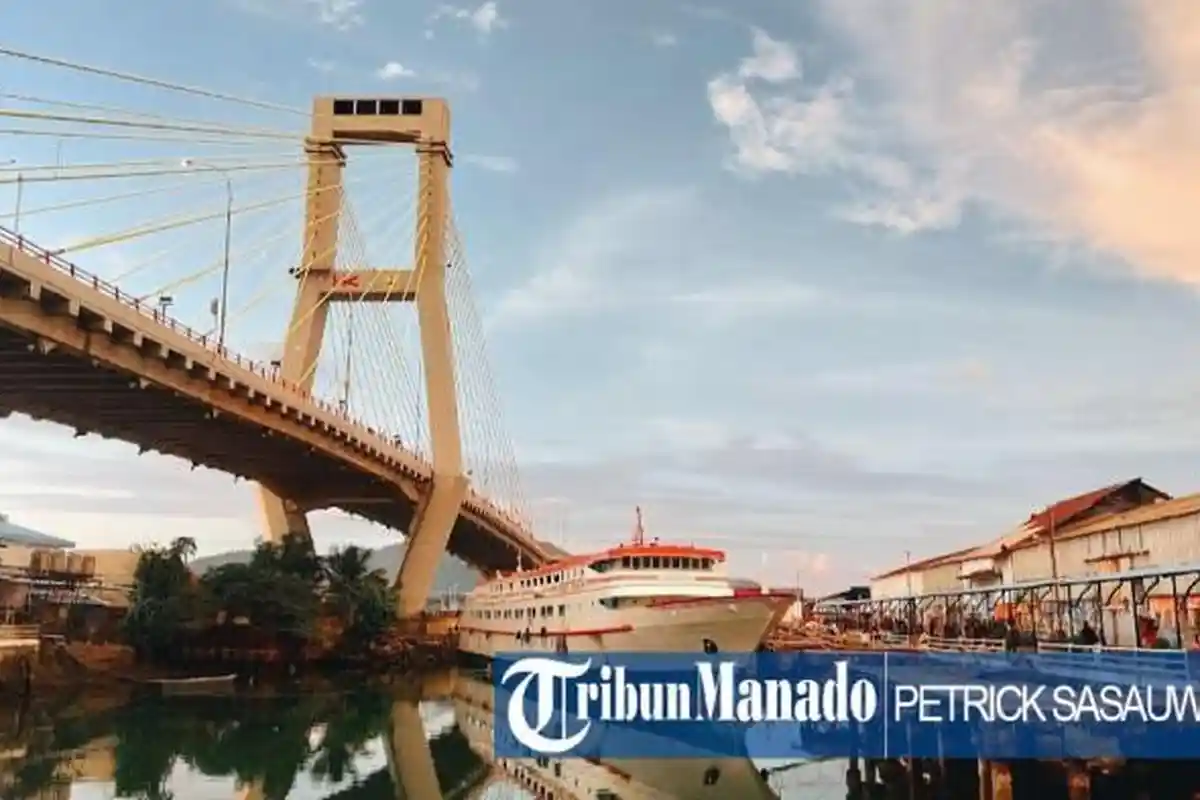 Satu Kapal Tunda Berangkat dari Pelabuhan Manado