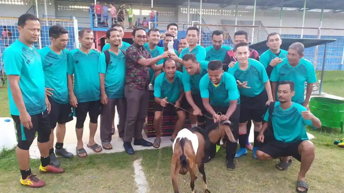 Juara Turnamen Antar Komunitas Fotcom, Scatter FC Sigli Boyong Seekor Kambing