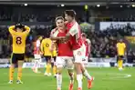 Selebrasi-2-pemain-Arsenal-saat-berhasil-mencetak-gol.jpg