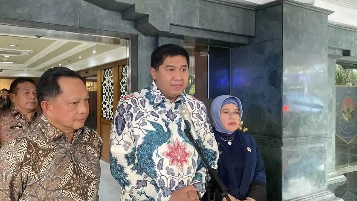 Menteri PKP Kenalkan 'Tender Rakyat' untuk Program Bedah Rumah, Warga Bisa Awasi Belanja Material - Tribunnews.com