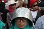 Aksi Usut Politisasi Bansos di Bawaslu