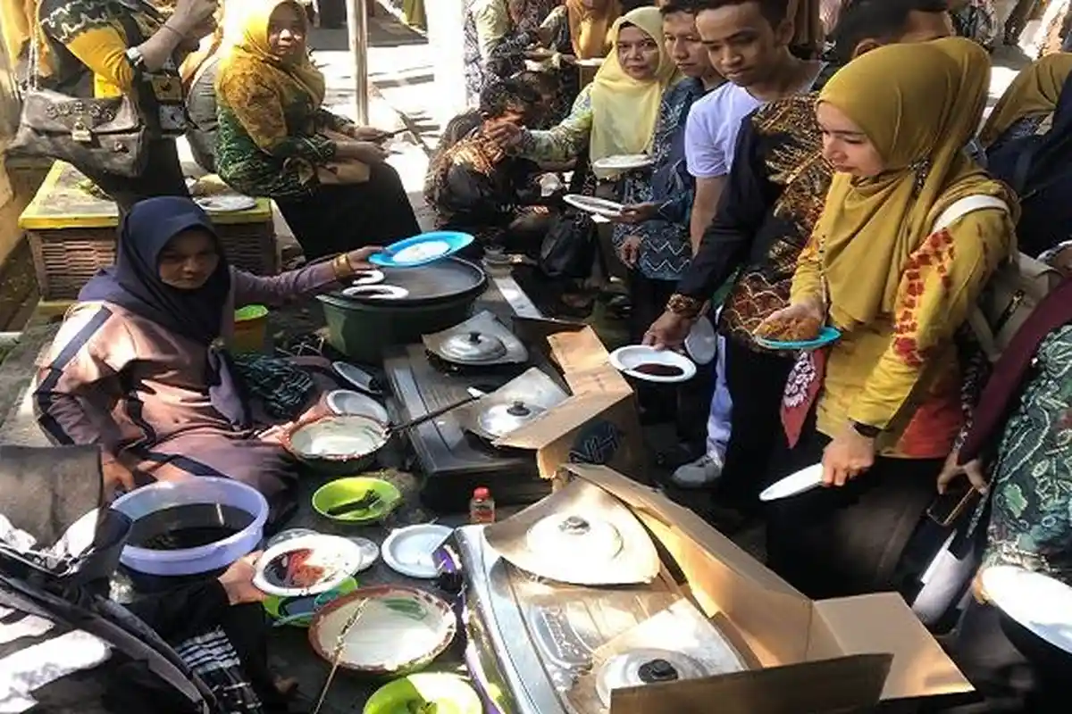 Jadi Sajian Puncak Peringatan Hari Jadi ke-71 HSU, Puluhan Kue Tradisional Diserbu Pengunjung