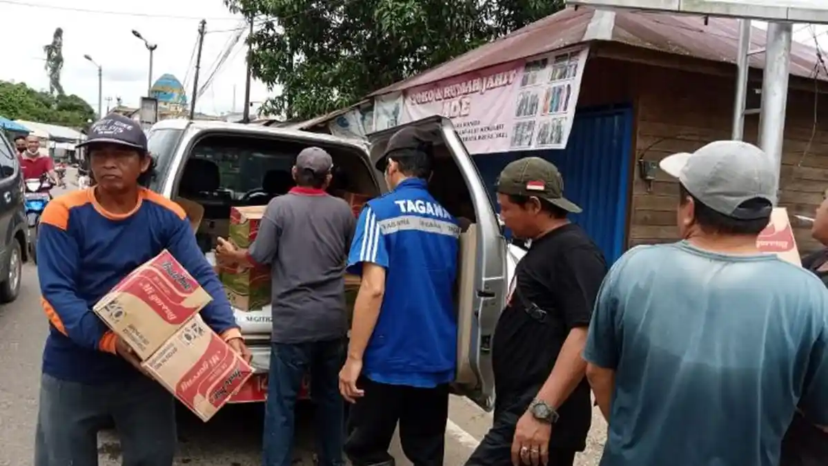 Bangun Dapur Umum dan Distribusi Logistik, Warga 2 Desa Terdampak Banjir Bartim Terima Bantuan