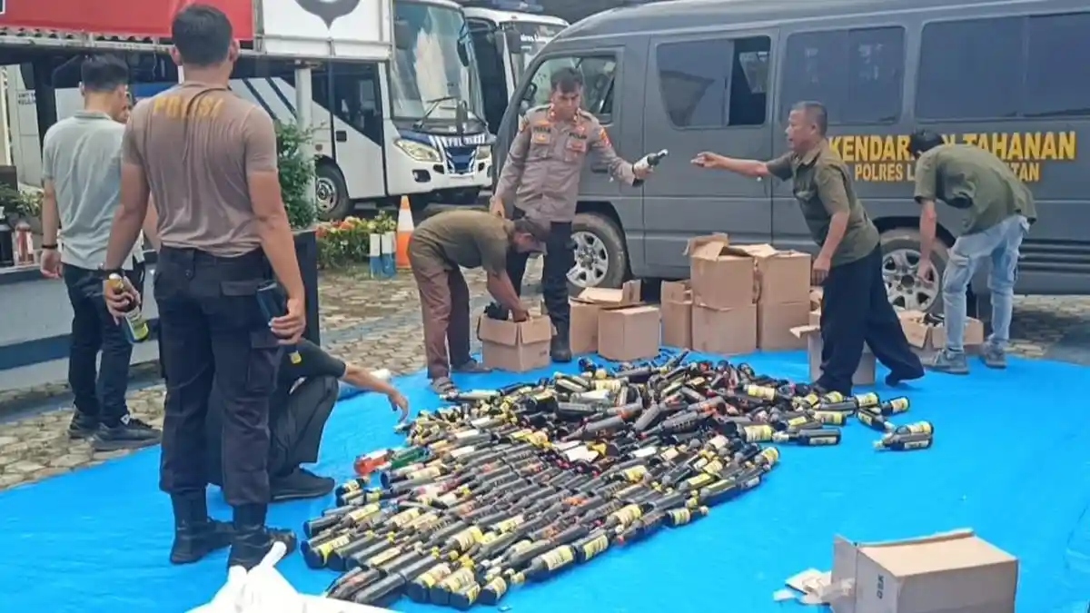 Polres Lampung Selatan Musnahkan 602 Botol Miras Hasil Sitaan