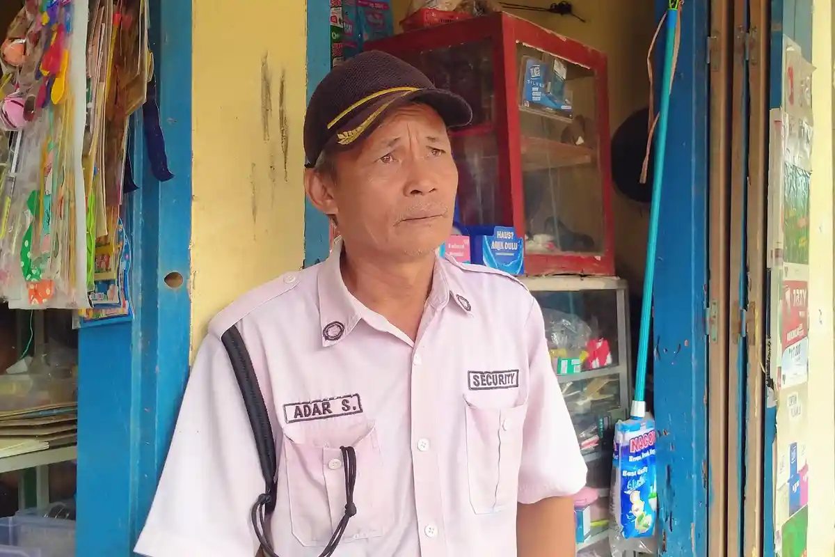 Kisah Adar dari Ciamis, 11 Kali Ikut Tes PNS Tak Pernah Lulus dan Mengabdi Jadi Penjaga Sekolah