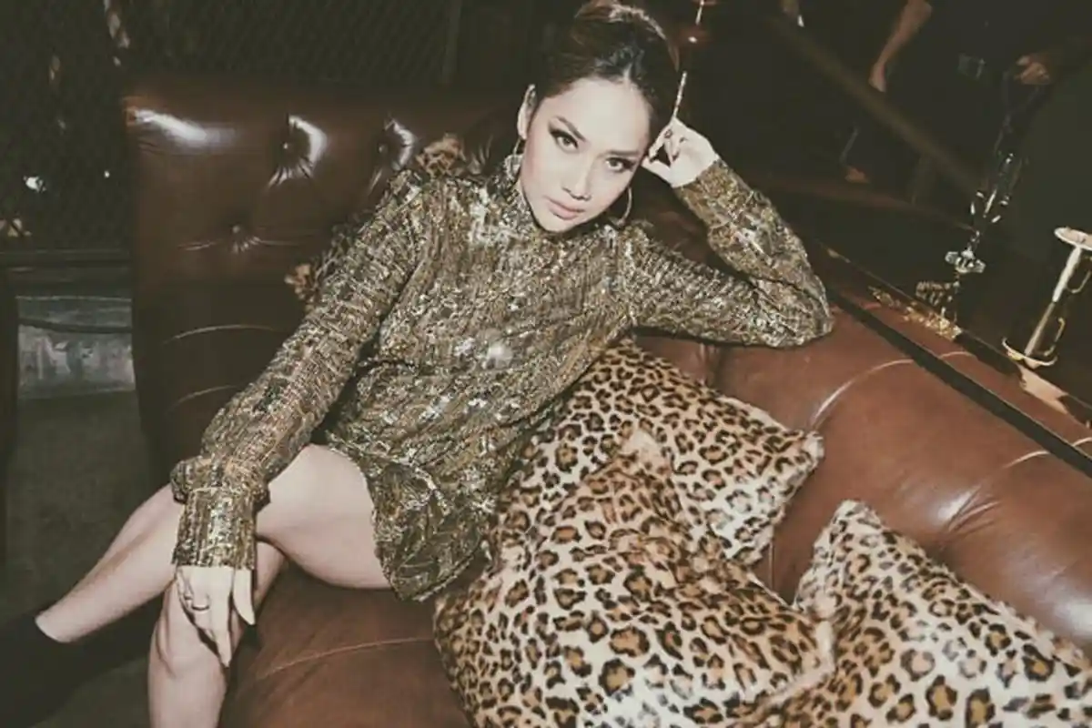 Diapit Ariel Noah dan Once, Netizen Syok Dada Bunga Citra Lestari Terekspos Jelas: Kacau Bikin Malu!