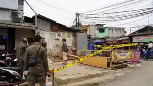 Satpol-PP-Kabupaten-Bogor-melakukan-penertiban-terhadap-17-bangunan-liar-di-Komplek-Dua-Raja.jpg