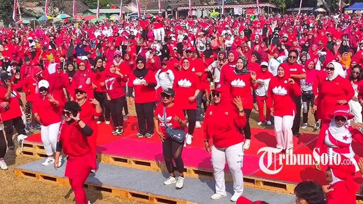 7 Ribu Warga Prambanan Ikuti Senam dan Joget Bareng Bupati Sri Mulyani
