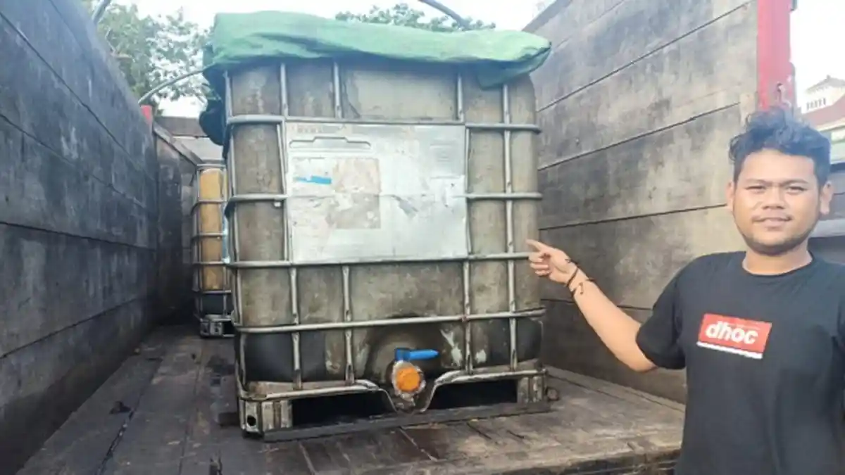 Angkut 1 Ton BBM Bersubsidi Pakai Truk Modifikasi, Sopir dan Operator SPBU Diamankan Polisi