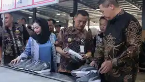 20260507-lihat-sepatu-ahmad-luthfi.jpg