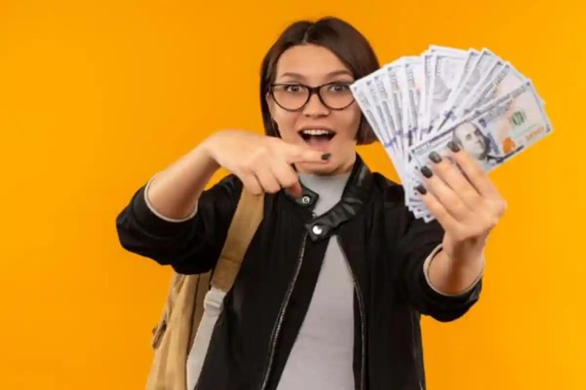 37 Pantun Gajian Lucu, Curahan Hati Para Pekerja yang Uangnya Cuma Numpang Lewat, Ngenes tapi Kocak