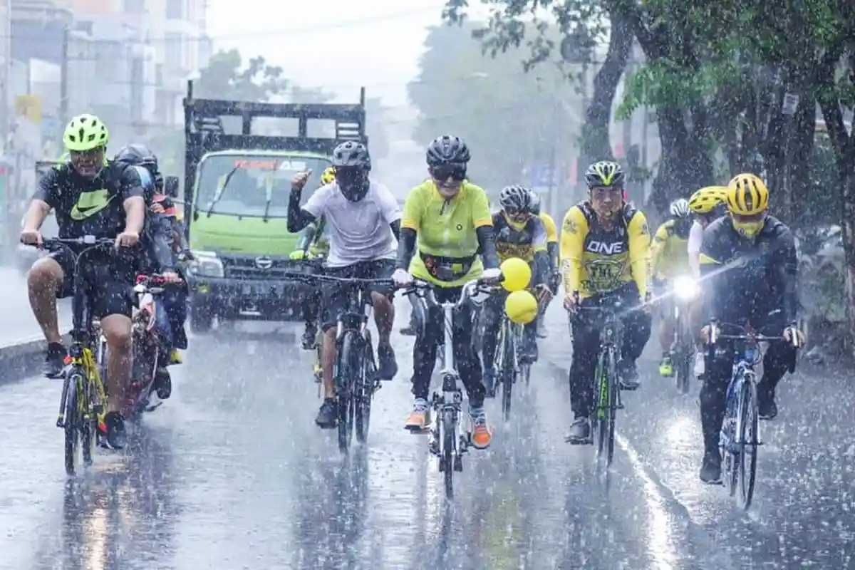 Tetty Paruntu Nekat Terobos Hujan Keliling Kota Manado Demi Mendengar Aspirasi Warga
