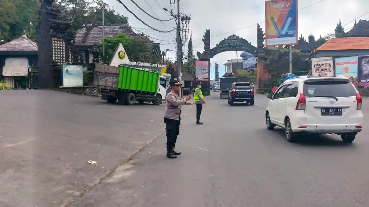 Aparat Polres Bangli Jaga Penelokan di Hari Raya Banyupinaruh