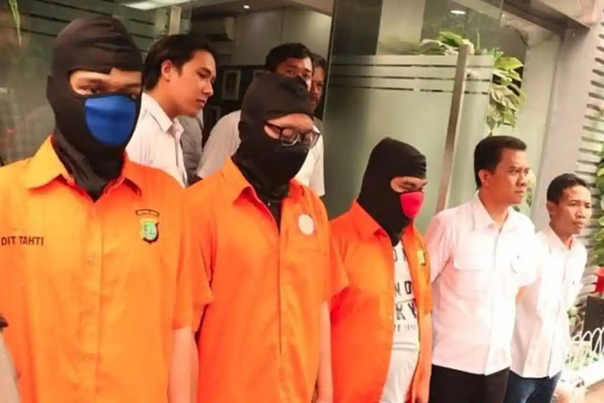 Sempat Buat Ortu Bangga, Tetangga Beberkan Perilaku Hacker Asal Surabaya yang Ditangkap FBI