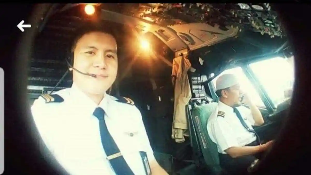 Jenazah Kapten Afwan, Pilot Sriwijaya Air SJ 182 Dibawa ke Rumah Duka