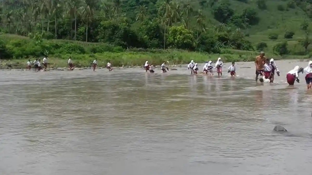 Murid MI Mangepong Jeneponto Lintasi Sungai, Ini Kata Kemenag Sulsel