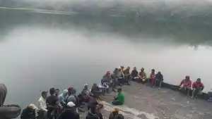 Ritual-adat-di-Danau-Ranamese.jpg