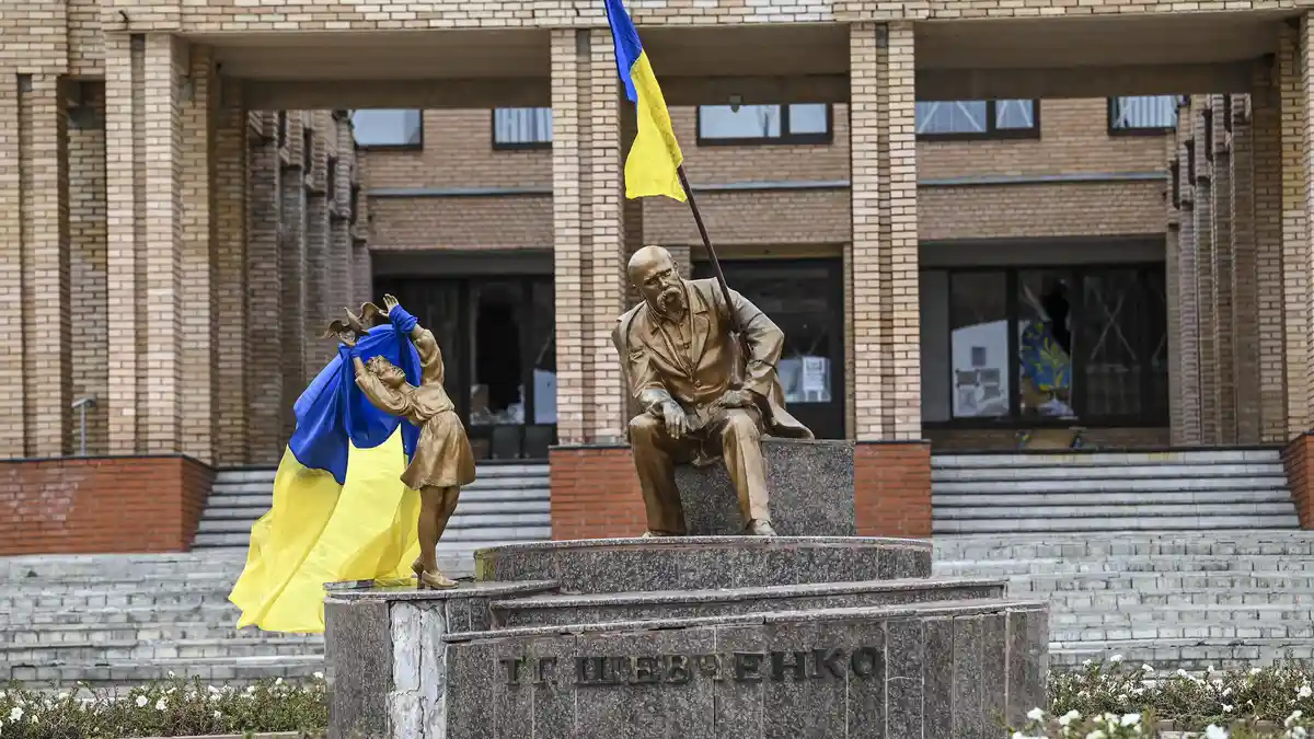 Ukraina Rebut Kembali Wilayah Kharkiv, Kibarkan Bendera di Kota-kota
