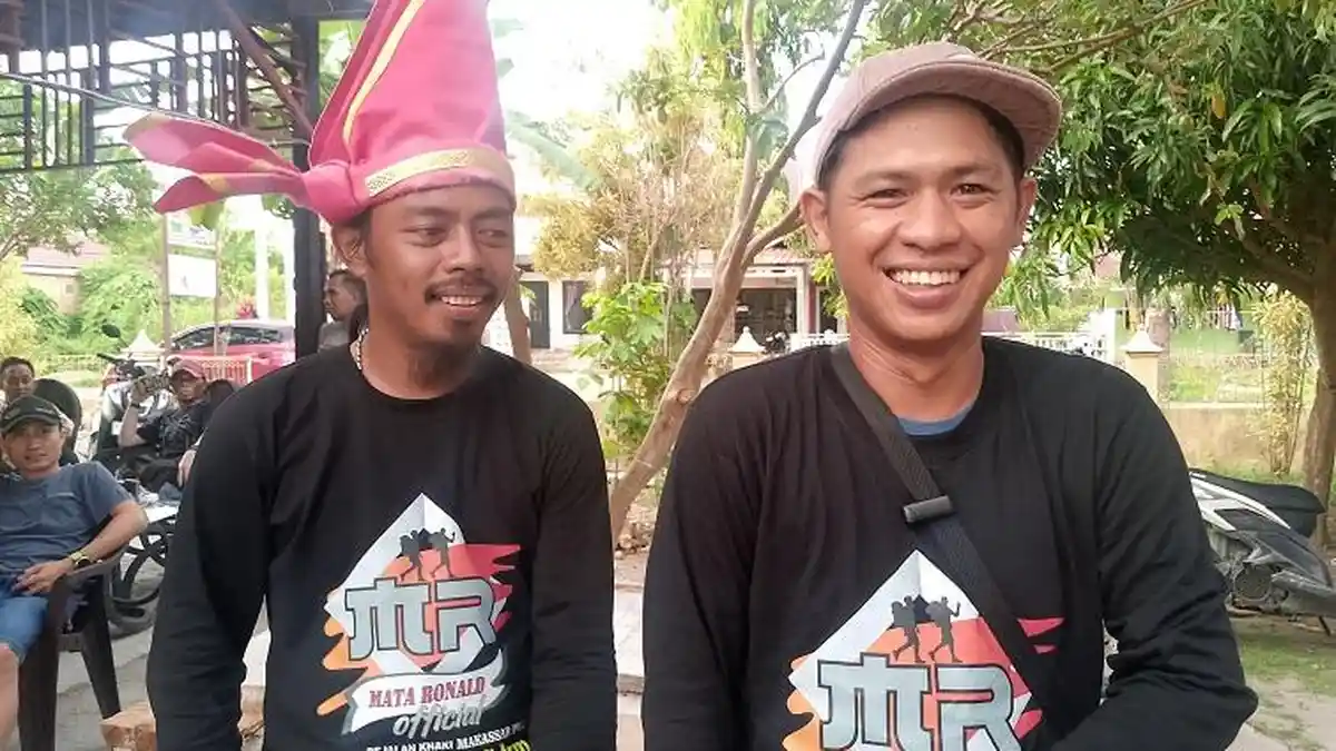 2 Pria Pejalan Kaki Makassar-Palu Tiba di Pasangkayu Setelah 65 Hari Perjalanan