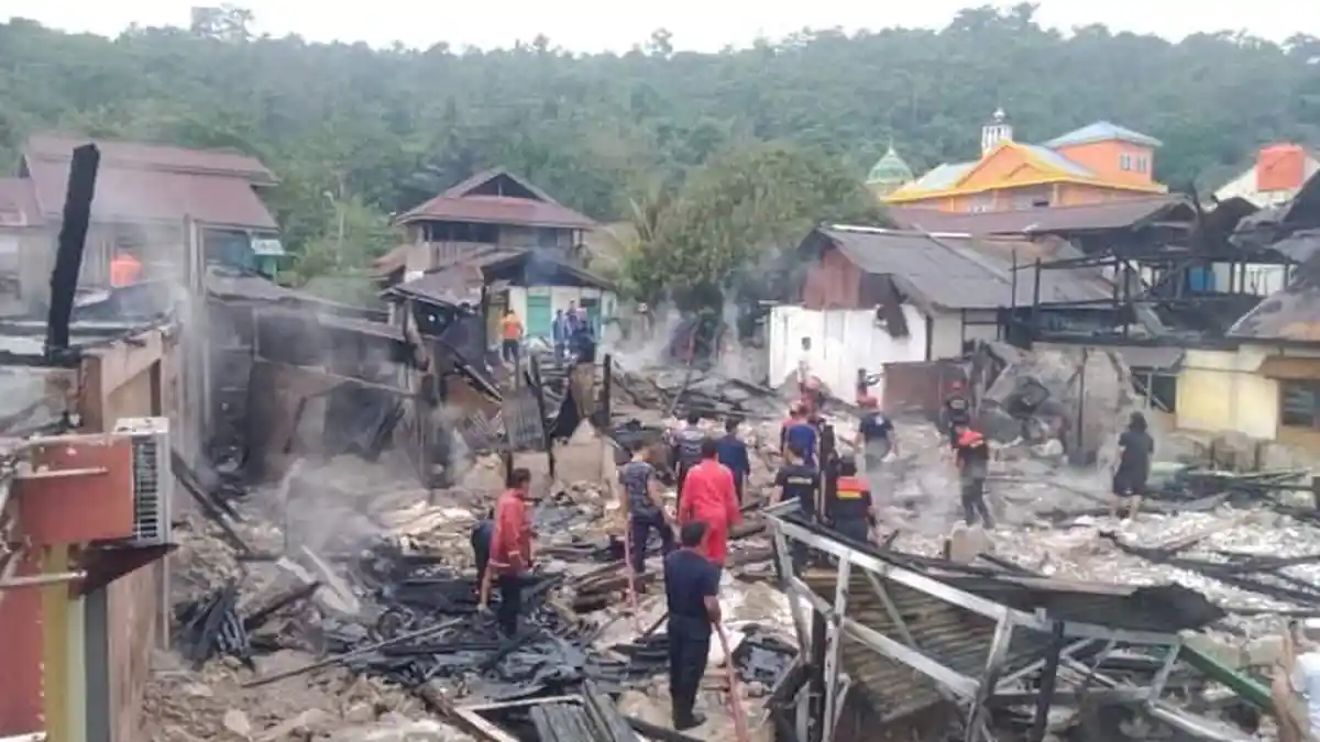 8 Rumah Warga di Kampung Bugis Kolonodale Morowali Utara Ludes Terbakar, Kerugian Ditaksir Rp 4 M