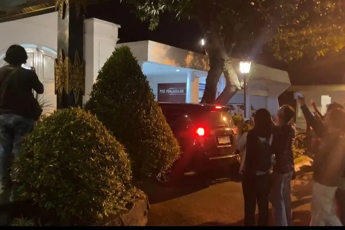 TERKINI KPK OTT Bupati Ponorogo Sugiri Sancoko, Dua Mobil Innova Terlihat di Rumah Dinas