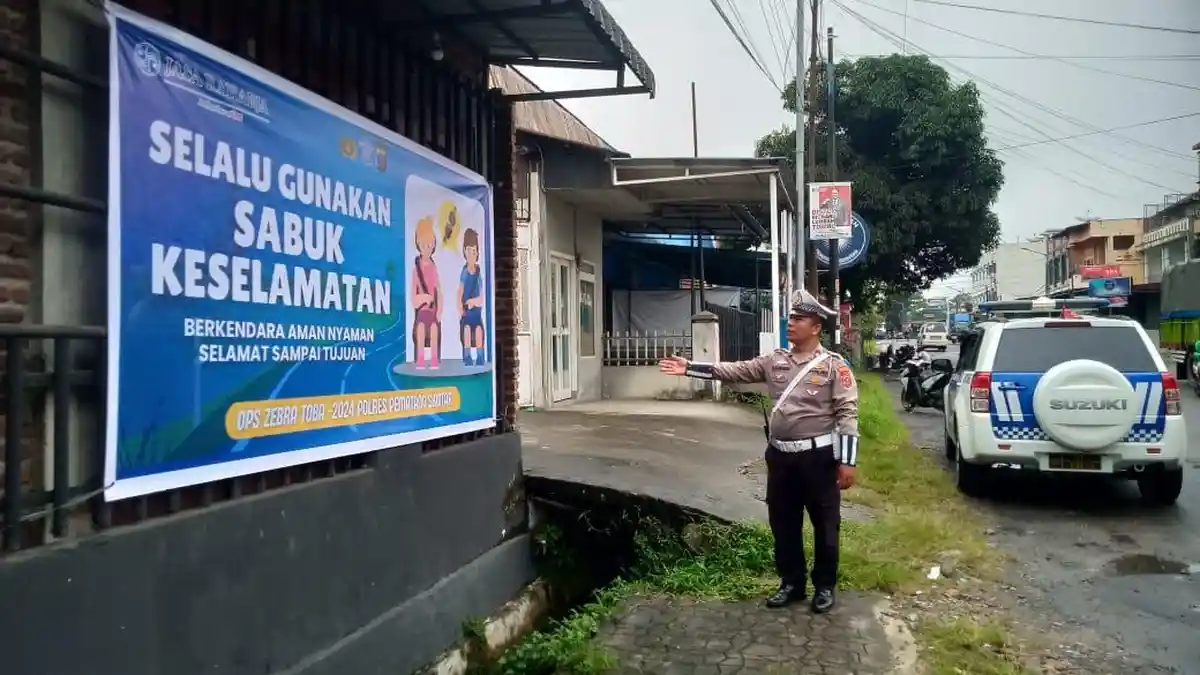 Operasi Zebra, Polisi Imbau Warga Sadar Keselamatan Bekendara Lewat Pemasangan Spanduk si Siantar