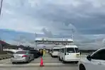 Gerbang-tol-Sibanceh-seksi-Padang-Tiji-dipadati-kendaraan-Kamis-26122024.jpg