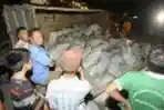 Truk Batu Bara Terbalik