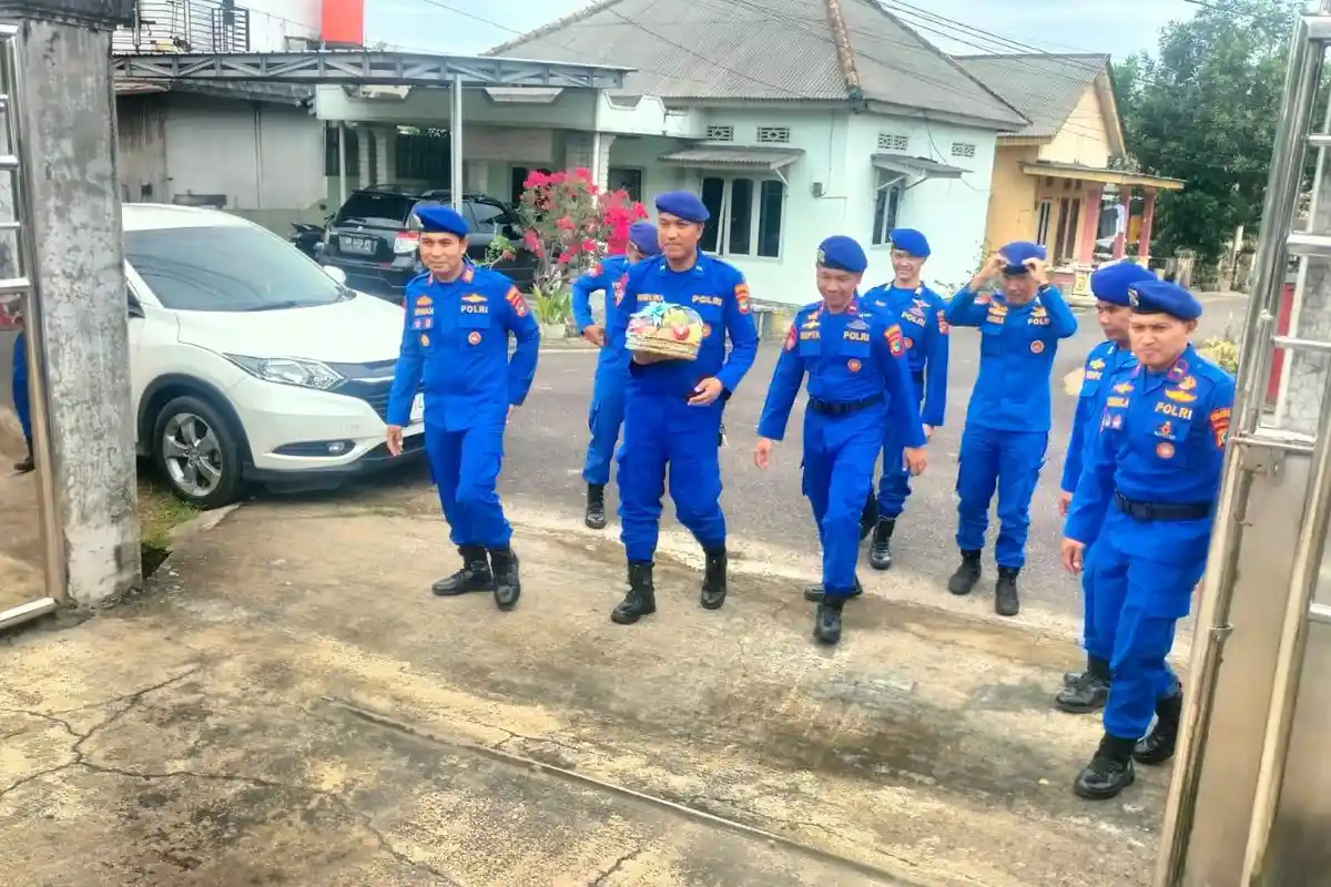 Satpolairud Polresta Pangkalpinang Anjangsana dan Beri Bantuan ke Purnawirawan Polri