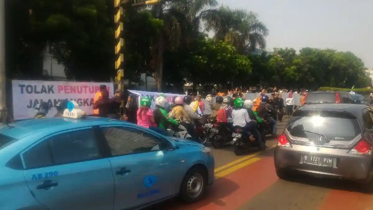 Warga Protes Akibat Banyak Kendaraan Masuk ke Daerah Perkampungan