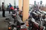 deretan-sepeda-motor-plat-merah-di-dindikpora-kabupaten-tulungagung.jpg