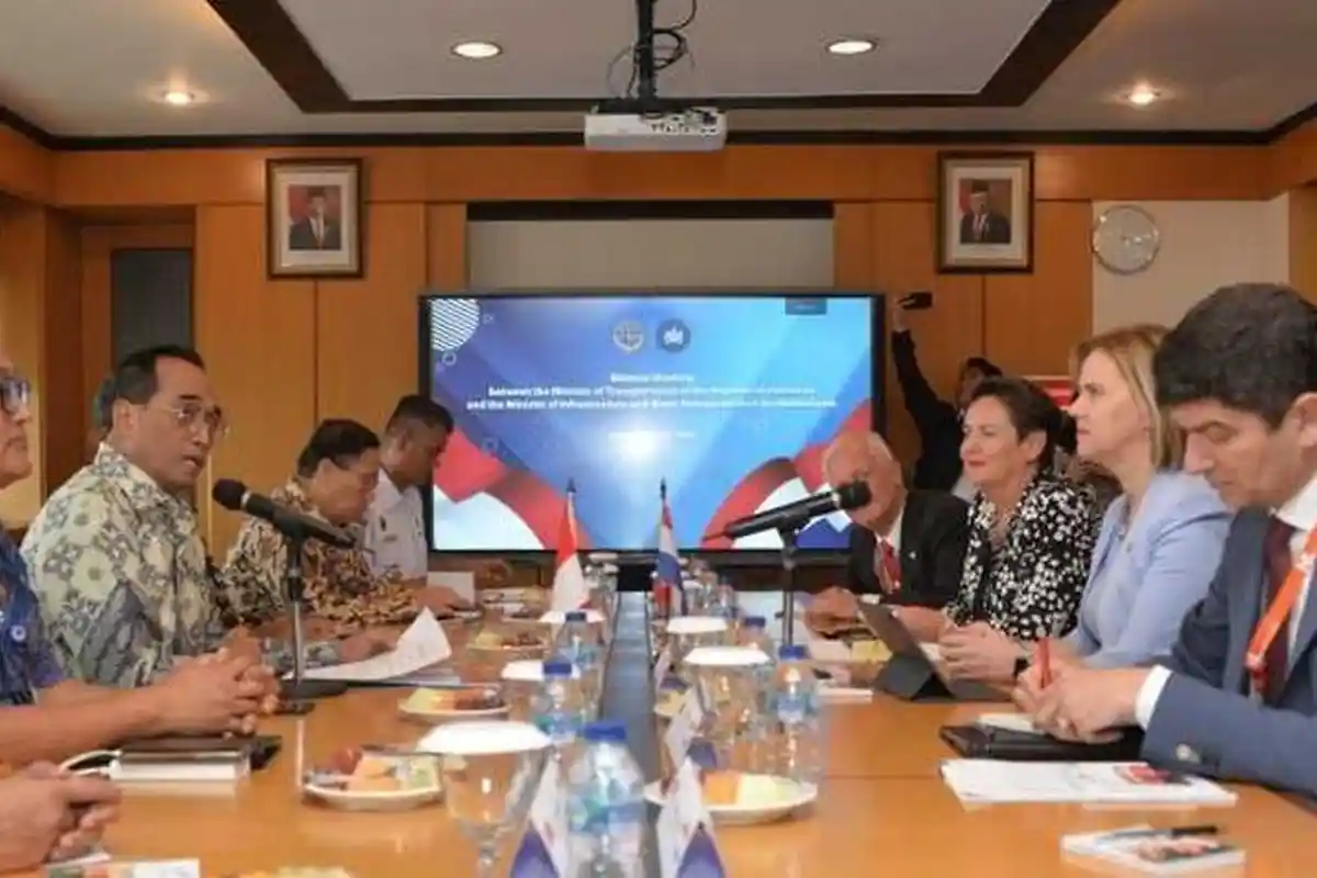 Menteri Belanda Bekerja dari Rumah Usai Kontak dengan Menhub Budi Karya Sumadi yang Terpapar Corona