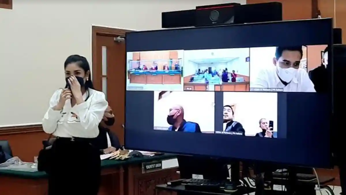 Jadi Saksi Sidang Narkoba dan Senpi Ilegal, Nindy Ayunda Harap Hakim Ringankan Hukuman Suaminya